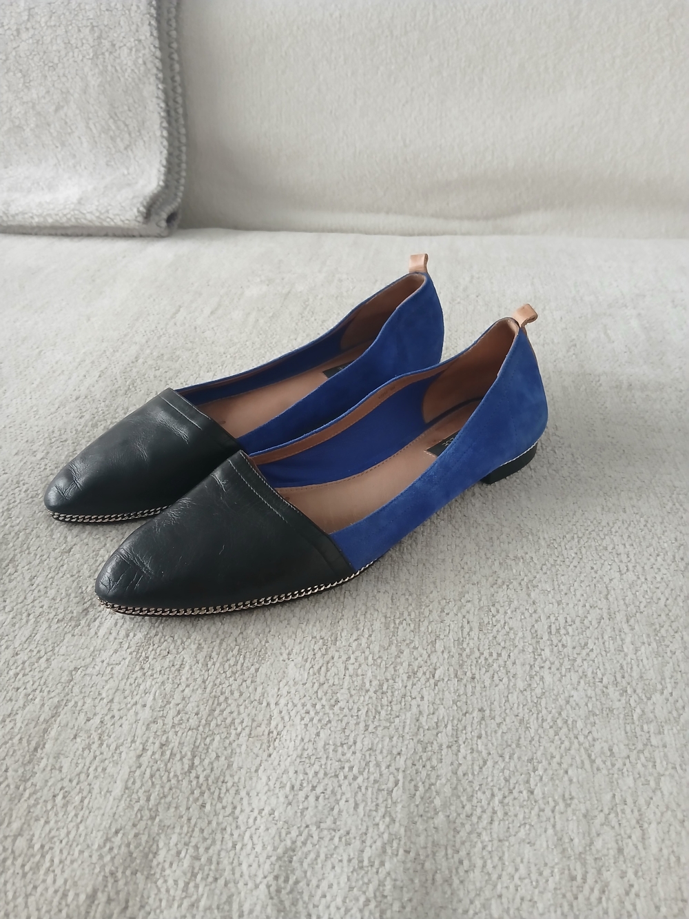 •Rachel Zoe• Blue and Black Pointed Toe Flats with Silver Chain Wrapped